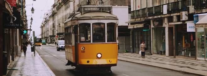 Lissabon yellow tram